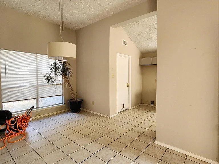 6938 Foxbrook Dr — Photo 17