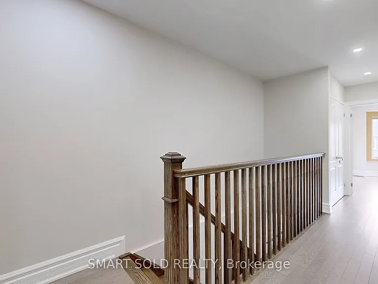 1040 Ossington Ave #MAIN FLR 2ND FLR — Photo 12