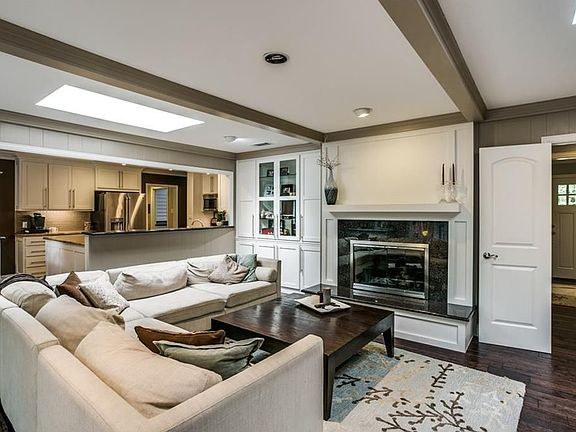 3rd image of 3836 Weeburn Dr