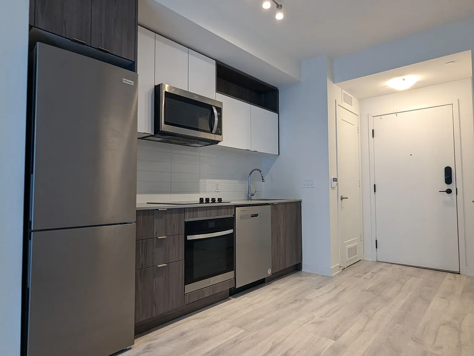 2 bed, $2,600 — Photo 3