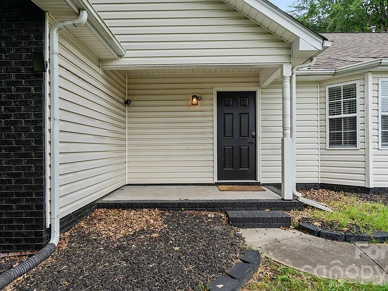 3320 Whitebridge Ln — Photo 2