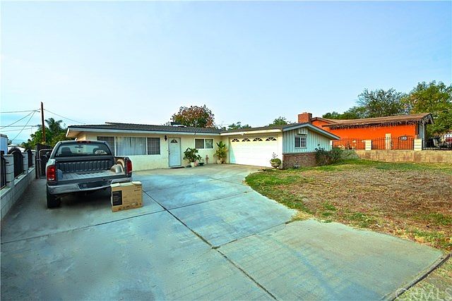2nd image of 10516 Gramercy Pl