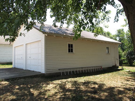 Oversized garage