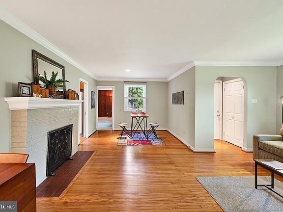 5th image of 115 Nevada Ave
