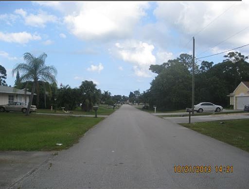 2nd image of 321 SE Crosspoint Dr