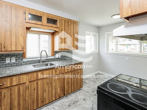1572853_005_wm_-_kitchen_13300532.jpg