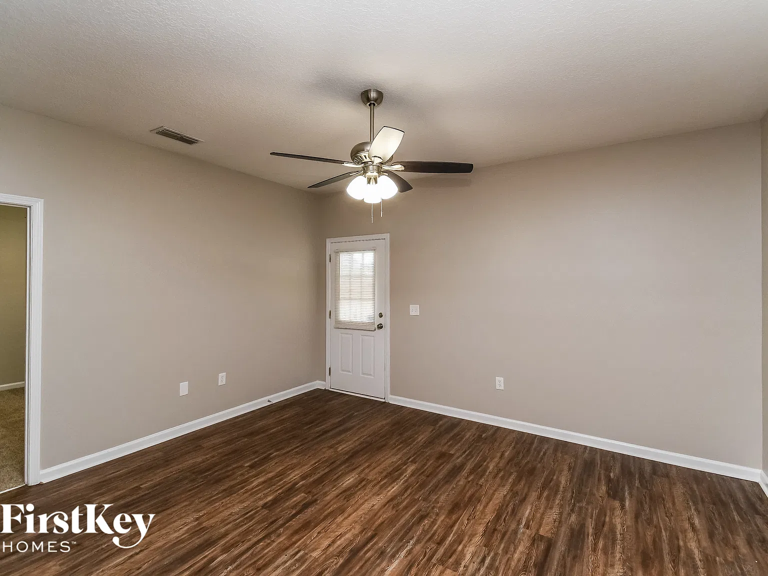 4 bed, 2.5 bath, 1576 sqft, $2,155 — Photo 3