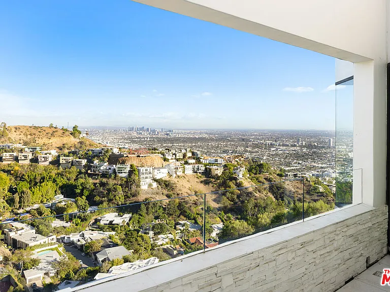 2231 Sunset Plaza Dr — Photo 8
