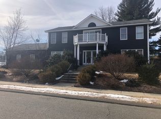 28 Caddyshack Dr, Chicopee, MA 01020