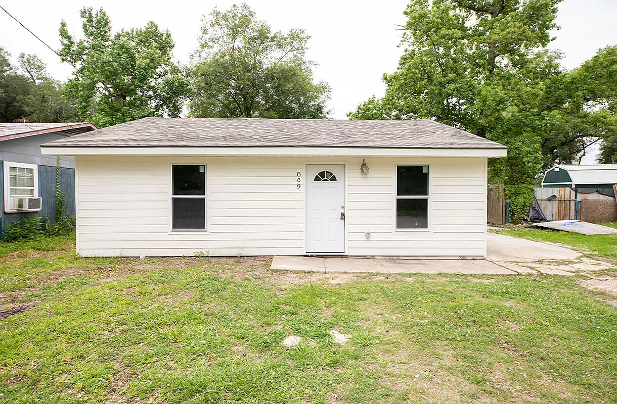3 bed, 2.0 bath, 1300 sqft, $995 — Photo 1