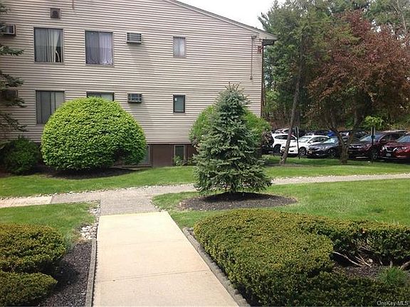 3rd image of 90 Country Club Ln