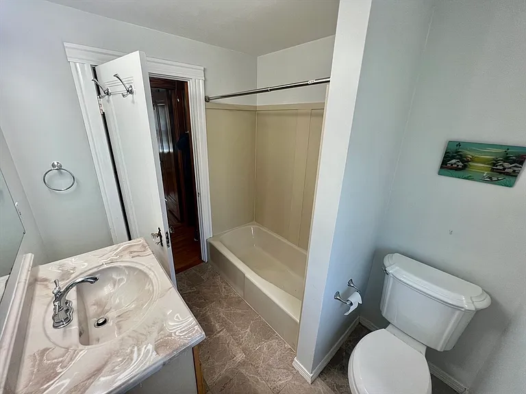 616 Adams St #1 — Photo 8