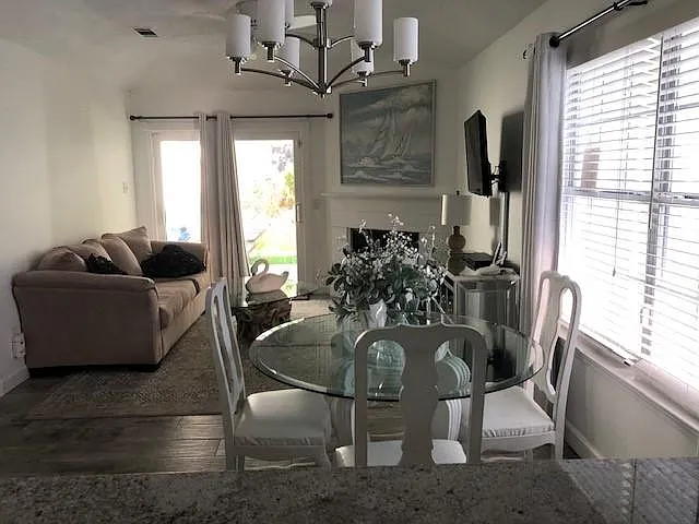 3 bed, 1250 sqft, $2,000 — Photo 3