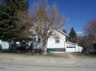 927 13th St, Rawlins, WY 82301