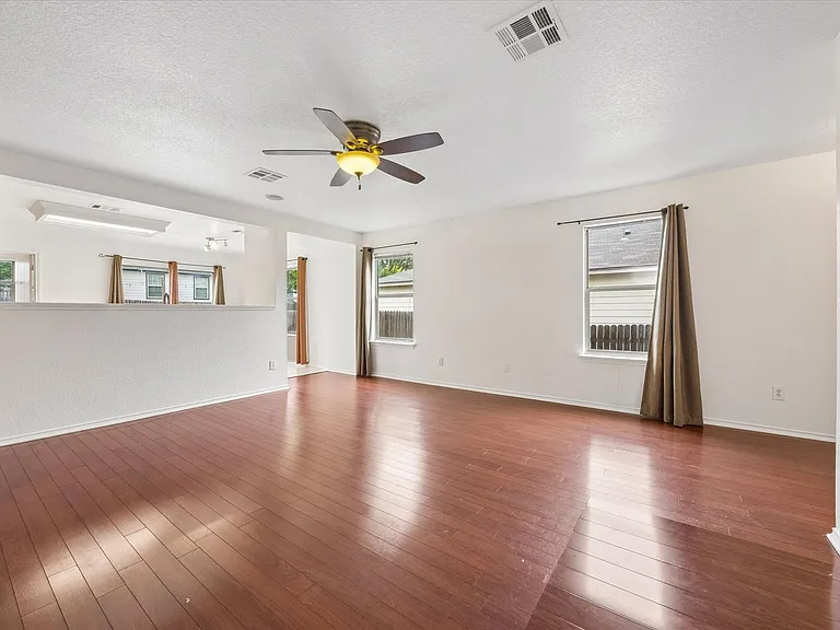 141 Beech Dr — Photo 4