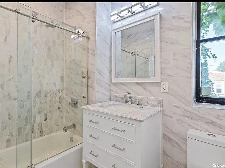 370 Marion St #2 — Photo 4