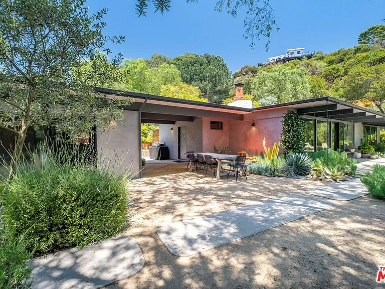 8967 Wonderland Park Ave — Photo 47