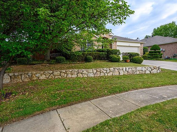 3rd image of 2305 Caddo Cir