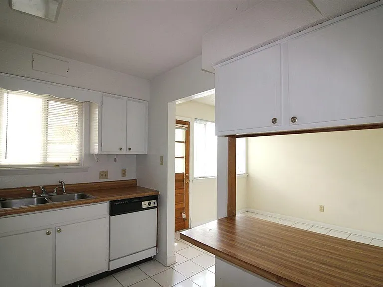 2333 Champion Ct — Photo 3