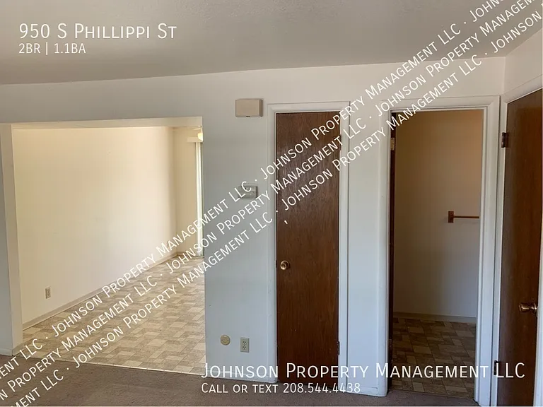 950 S Phillippi St — Photo 5