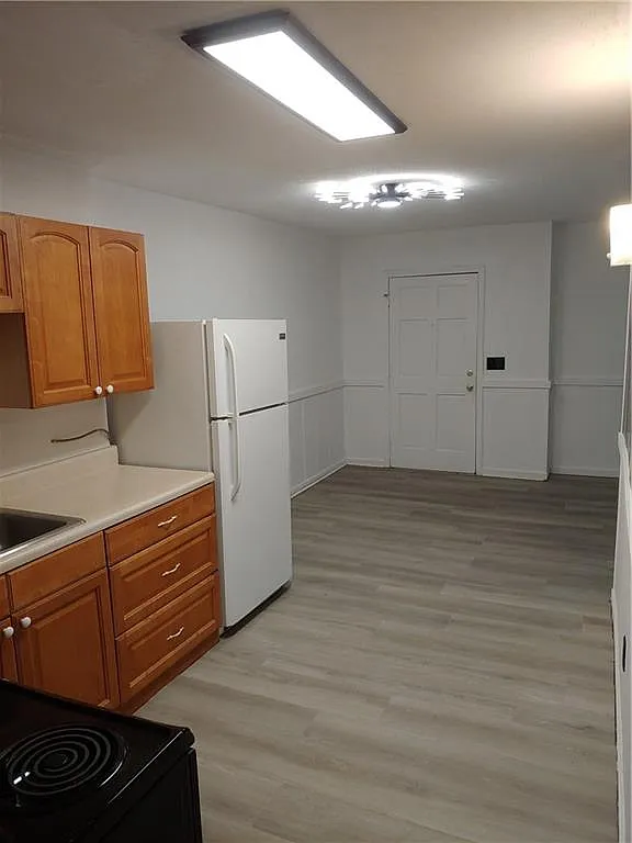 2 bed, 1.0 bath, 1937 sqft, $1,600 — Photo 4