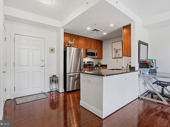 3rd image of 1111 Oronoco St Unit 427