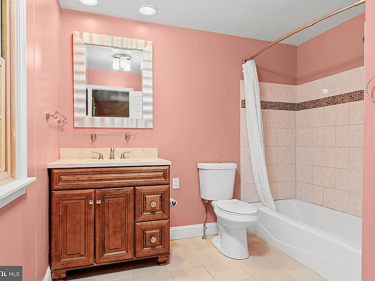 644 Robinson Ln — Photo 39