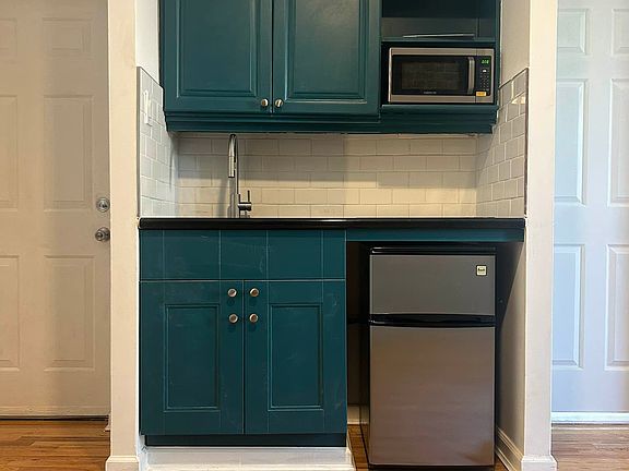 5th image of 1690 Grove St #2L