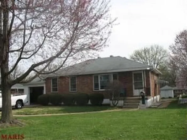 1109 Roxbury Dr, Saint Louis, MO 63125