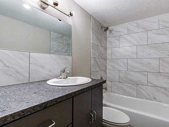 3rd image of 2302 E Side Dr APT 13