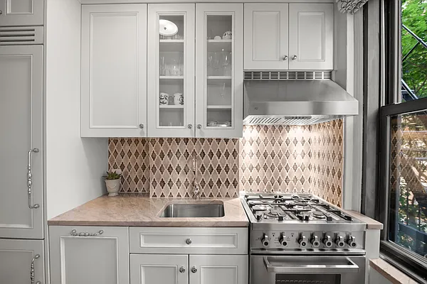 Sold by Compass | media 7