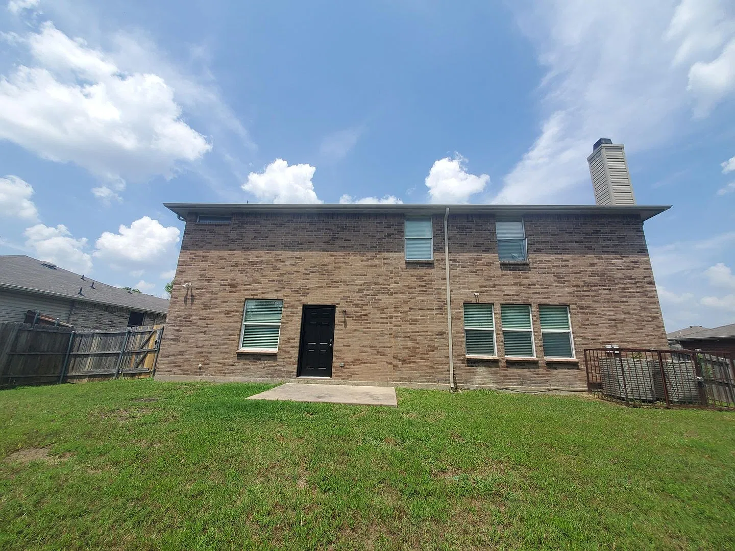 Spacious 2 story home over 3000 sqft! — Photo 4