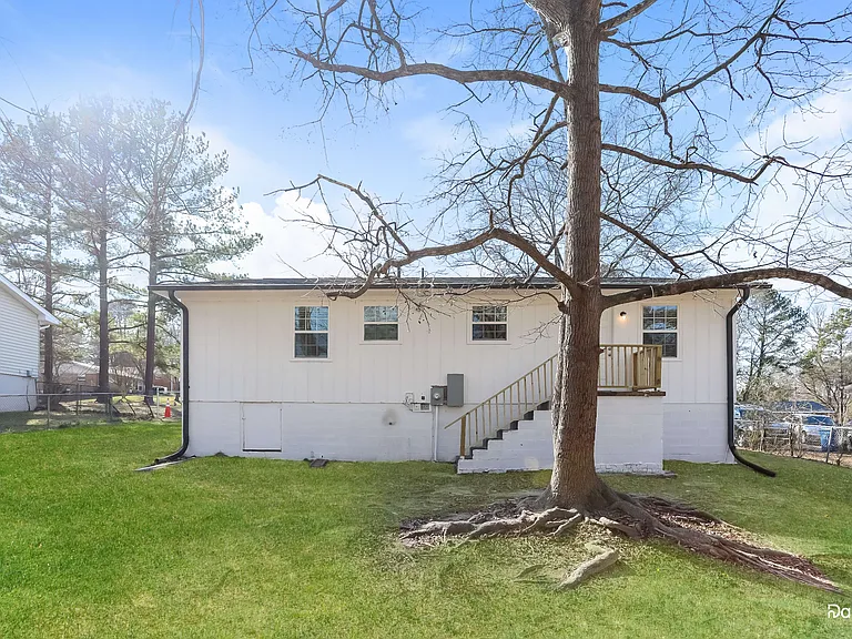 1315 Bacon St — Photo 15