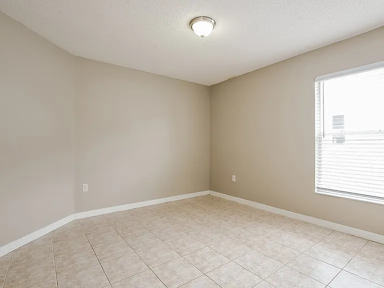 4616 Falcon Ave — Photo 10