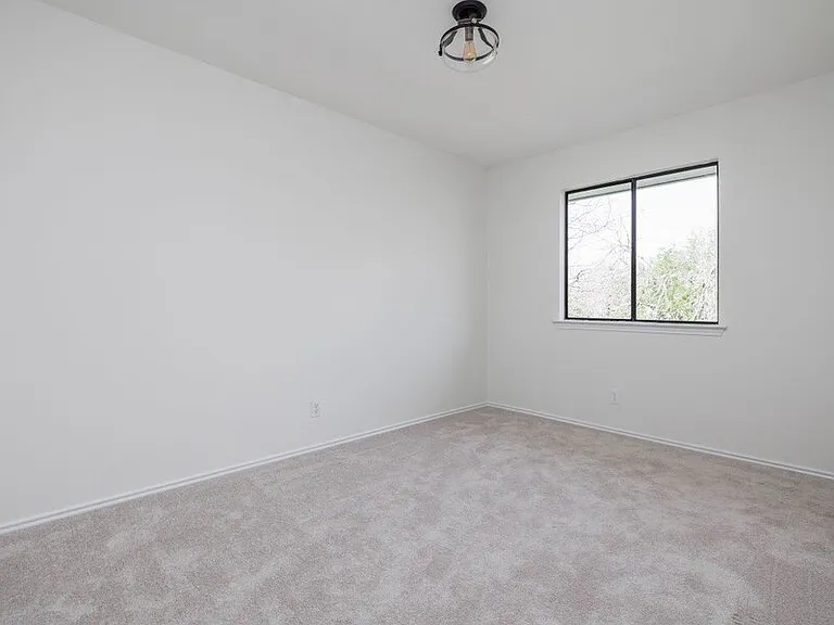 1805 White Oak Cv — Photo 17