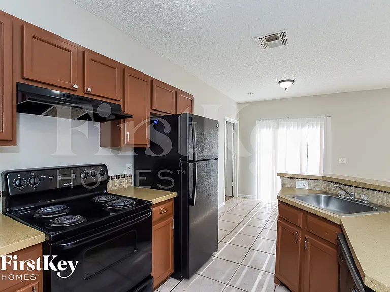 113 Marsh St — Photo 6