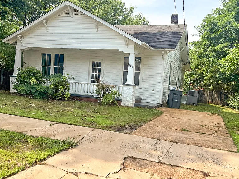 218 Howell St — Photo 9