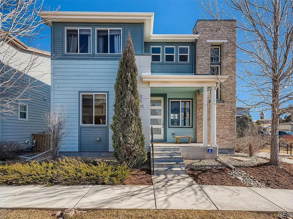 Front view of the house. Corner unit for more sunlight and privacy.