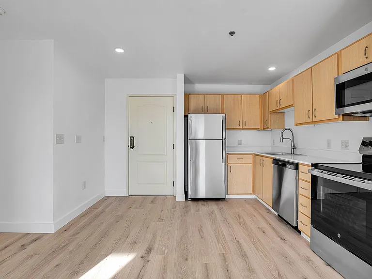 Eastwood Apartments — Photo 75