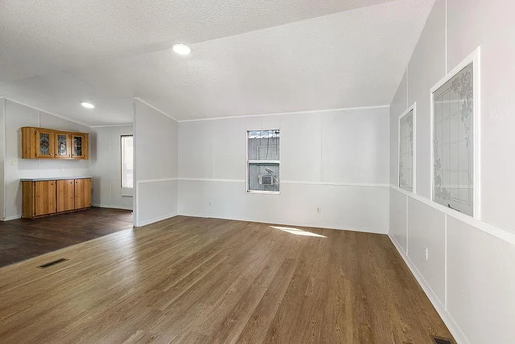 3 bed, 2.0 bath, 1216 sqft, $995 — Photo 4