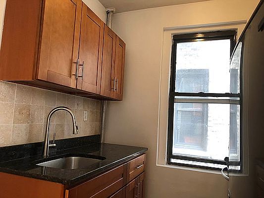 5th image of 555 W 159th St #3