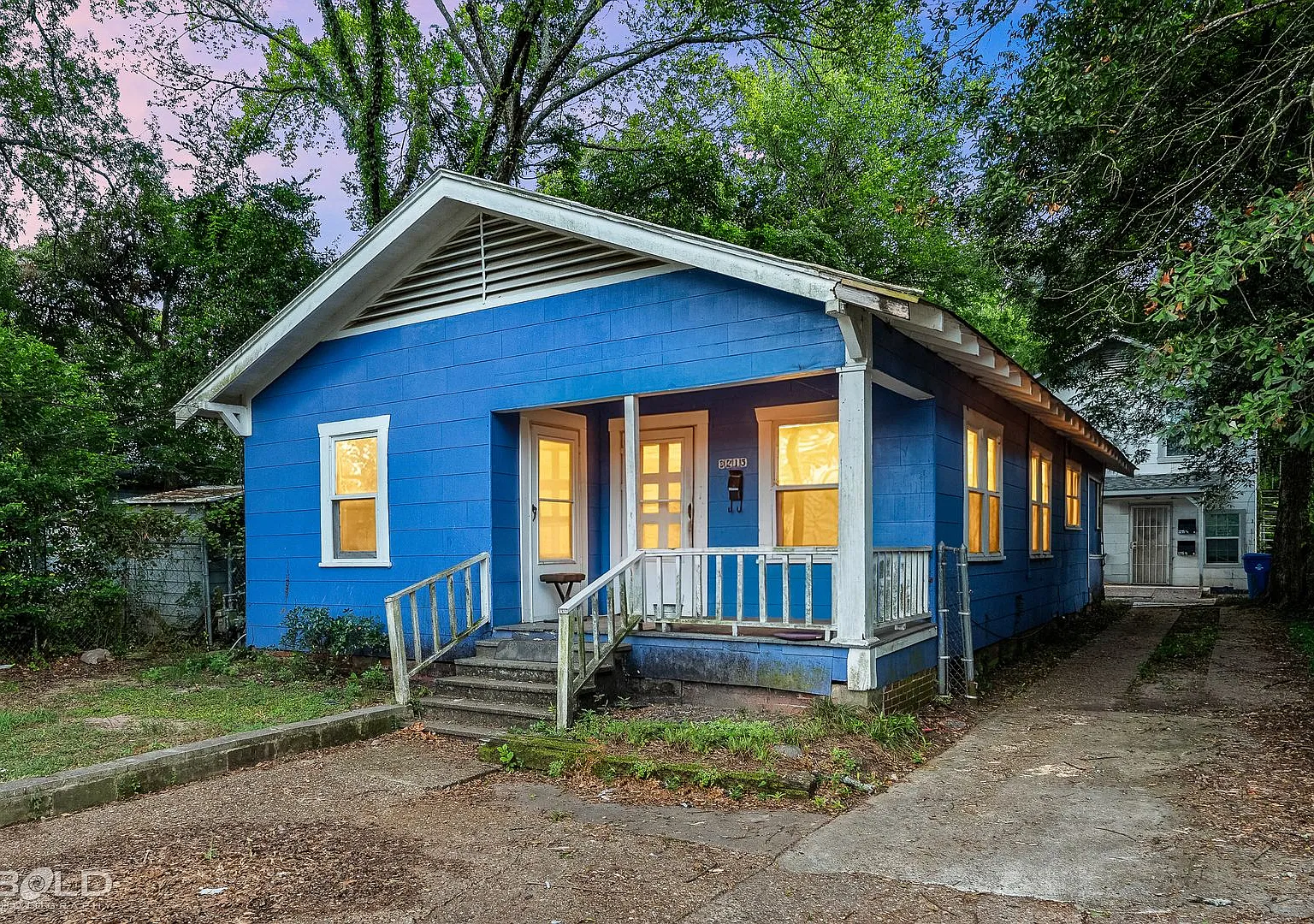 Spacious 3-Bedroom Home with Covered Porches in Shreveport — Photo 1