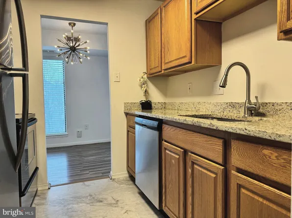 7593 Gales Ct APT 203, Manassas, VA 20109