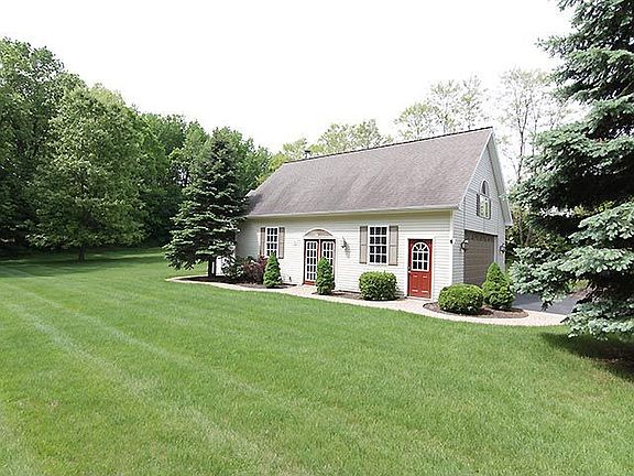 3rd image of 638 Clifton Park Center Rd