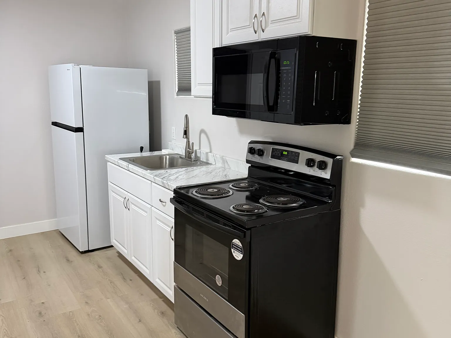 2 bed, 700 sqft, $2,500 — Photo 2