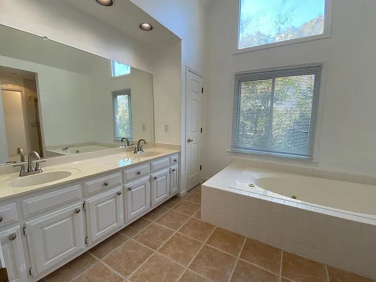 3013 Eglantine Ct — Photo 16