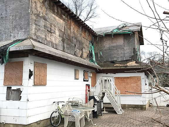3rd image of 153 N Maple St