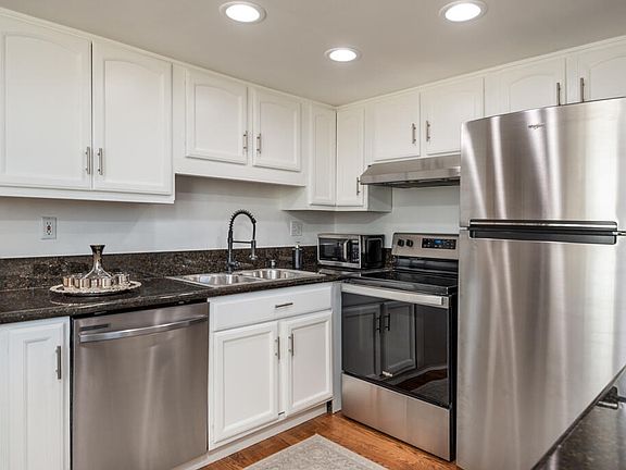3rd image of 64285 Spyglass Ave Unit 27