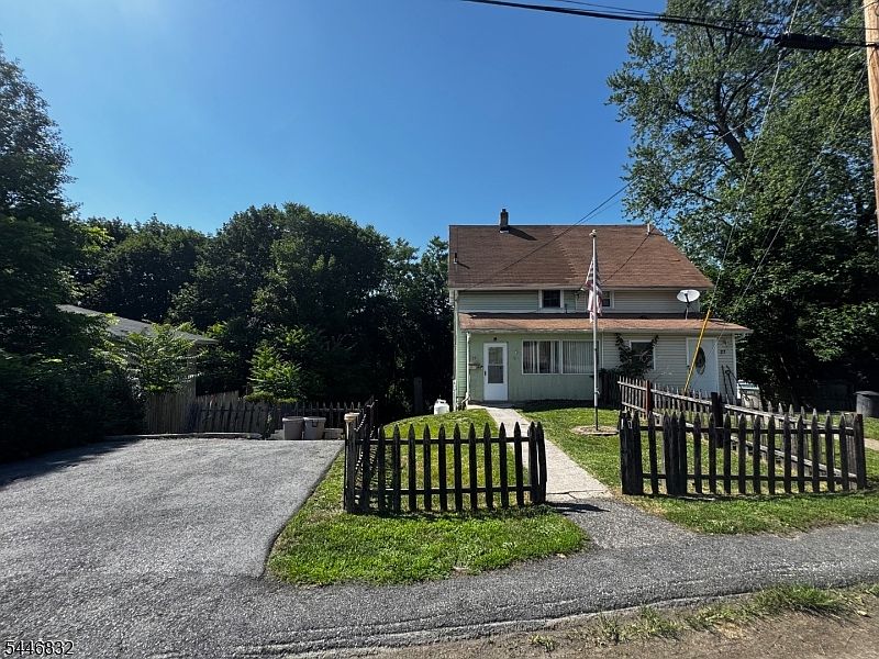 1st image of 25 Sterling St