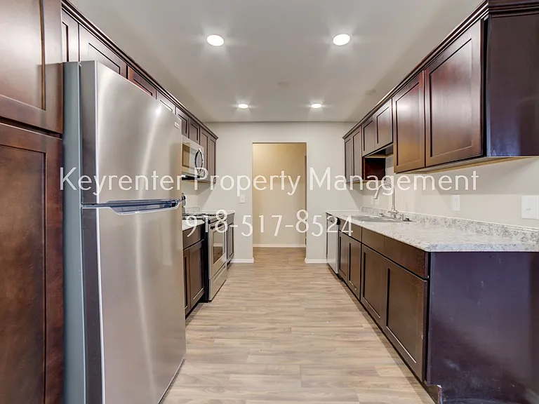 S 79th E Ave Duplex — Photo 27